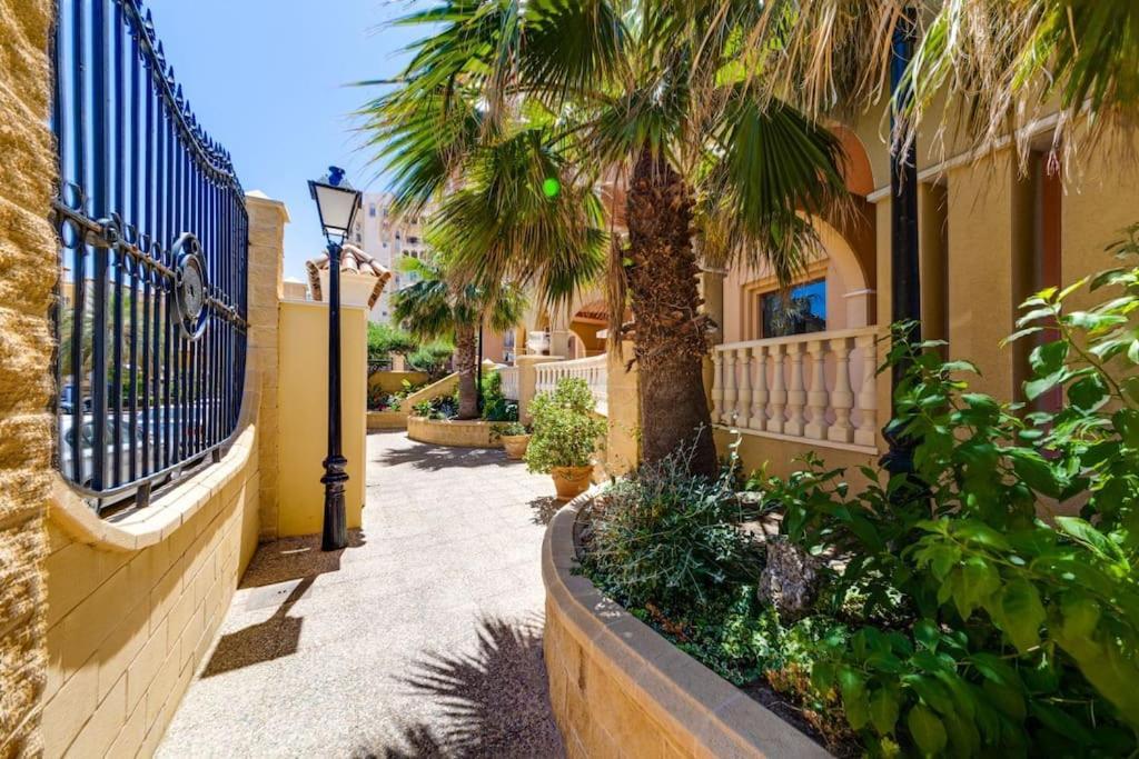 Star Apartment Torrevieja Bagian luar foto